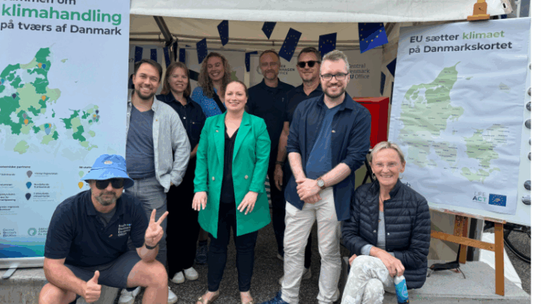 dacob-kontorerne ved deres telt